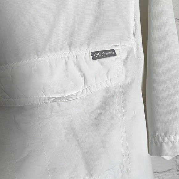 Columbia Men's White Performance  Wear Breathable Short Sleeve Button Down Shirt - Picture 4 of 6